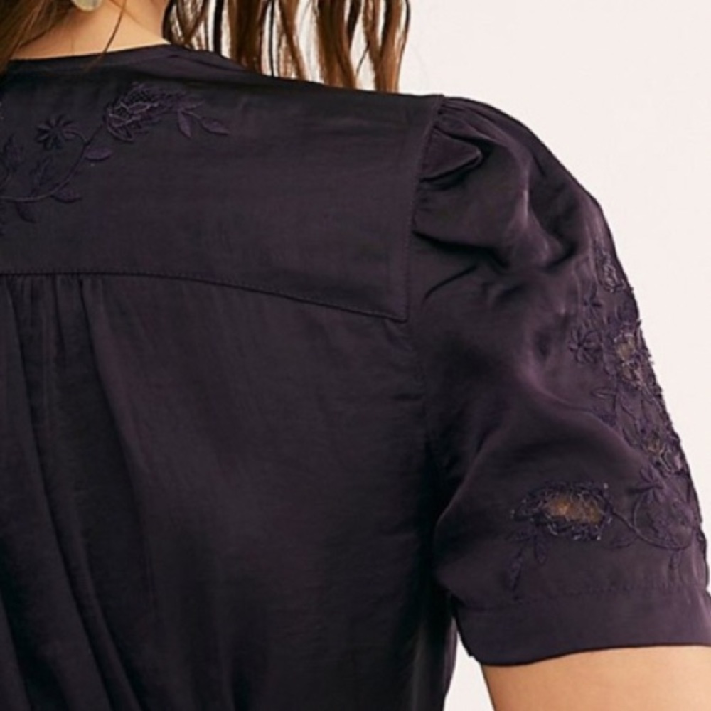 BEAUTIFUL FREE PEOPLE AMOR BLOUSE PLUM COLOR SILKY FABRICATION SIZE M - Picture 6 of 11